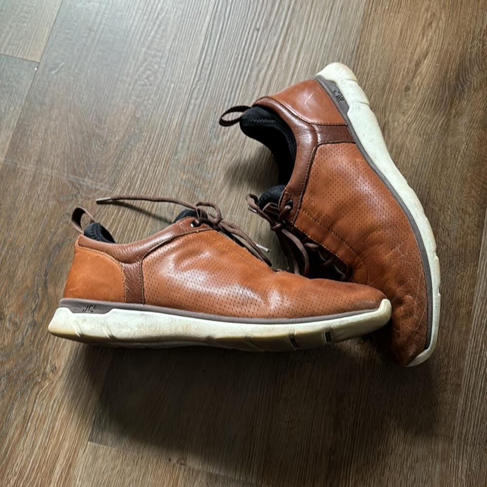 Johnston & Murphy Men’s leather casual sneakers size 11.5